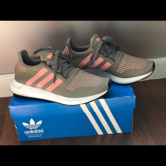 adidas Shoes - Swift run w Adidas